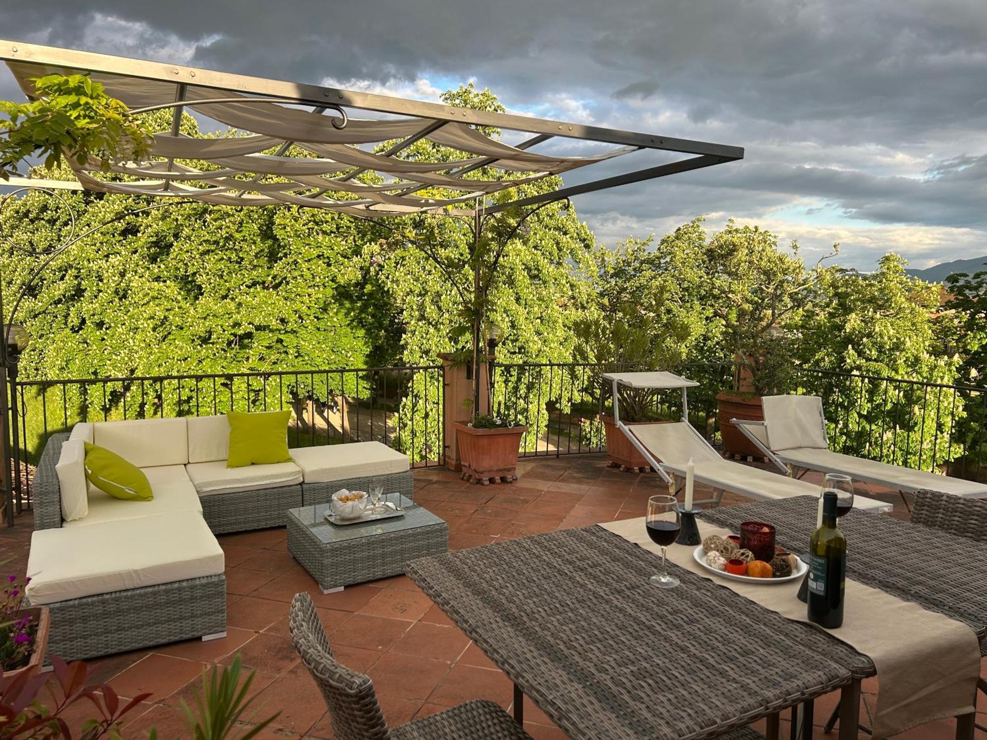 루카 La Terrazza Fra Le Torri 아파트 외부 사진