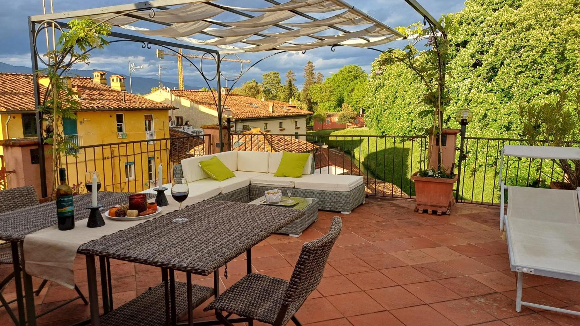 루카 La Terrazza Fra Le Torri 아파트 외부 사진