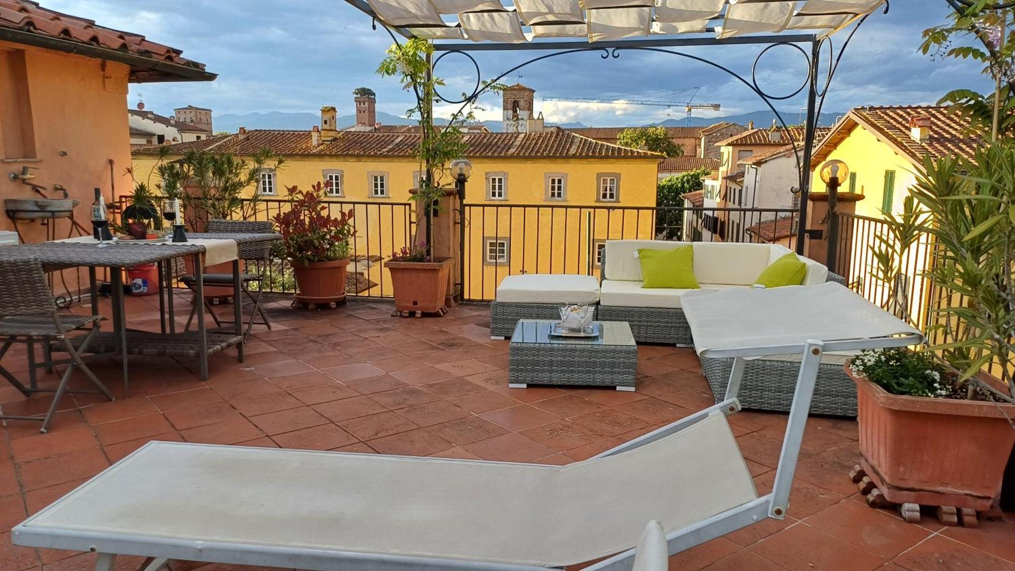 루카 La Terrazza Fra Le Torri 아파트 외부 사진