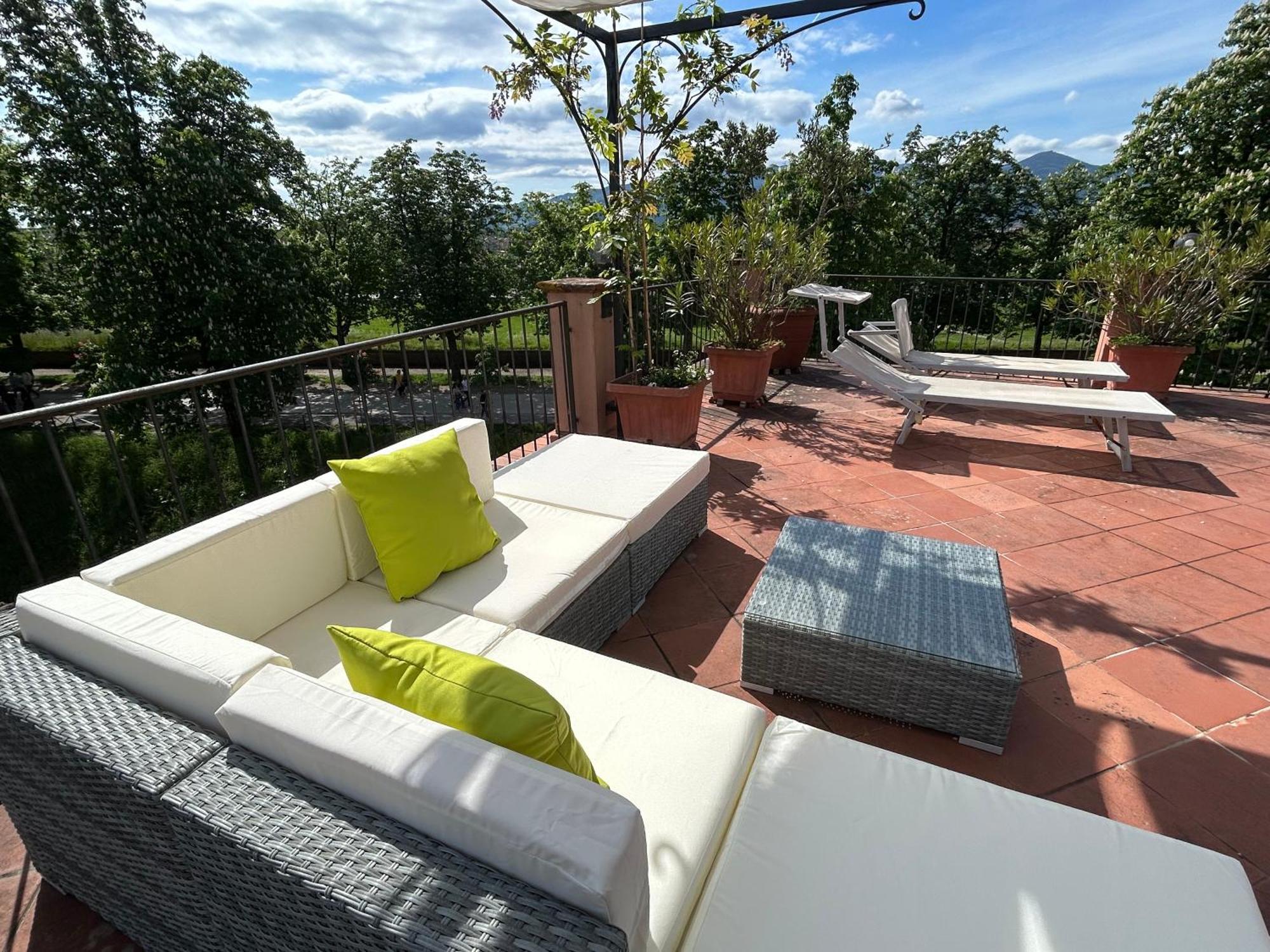 루카 La Terrazza Fra Le Torri 아파트 외부 사진