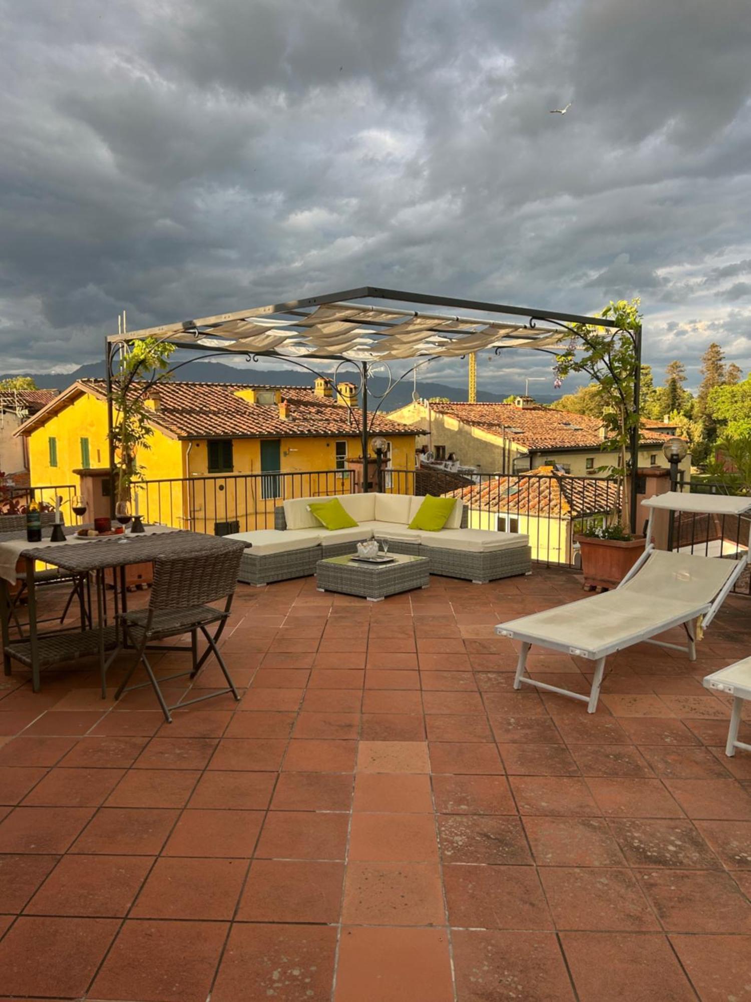 루카 La Terrazza Fra Le Torri 아파트 외부 사진