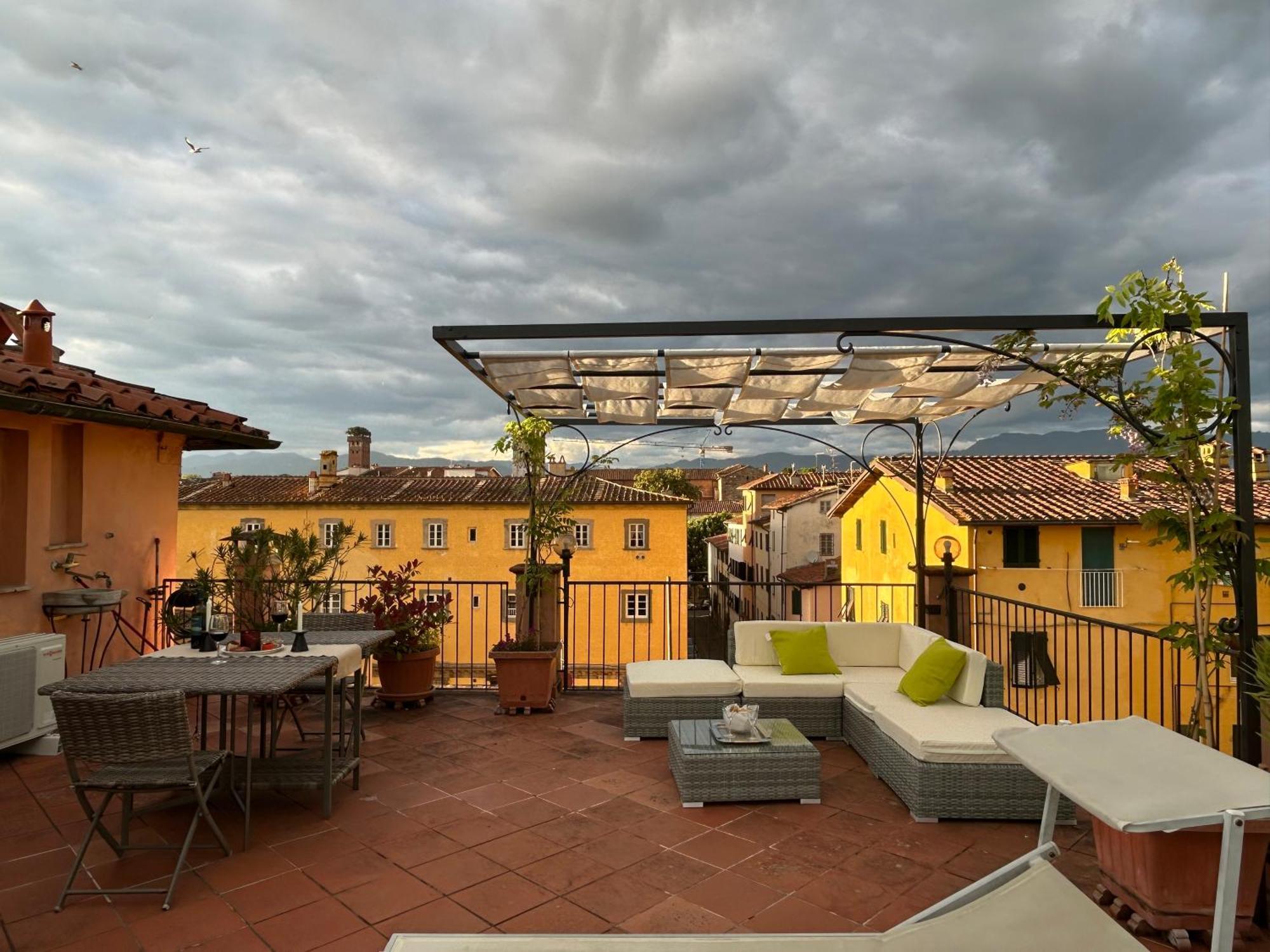 루카 La Terrazza Fra Le Torri 아파트 외부 사진
