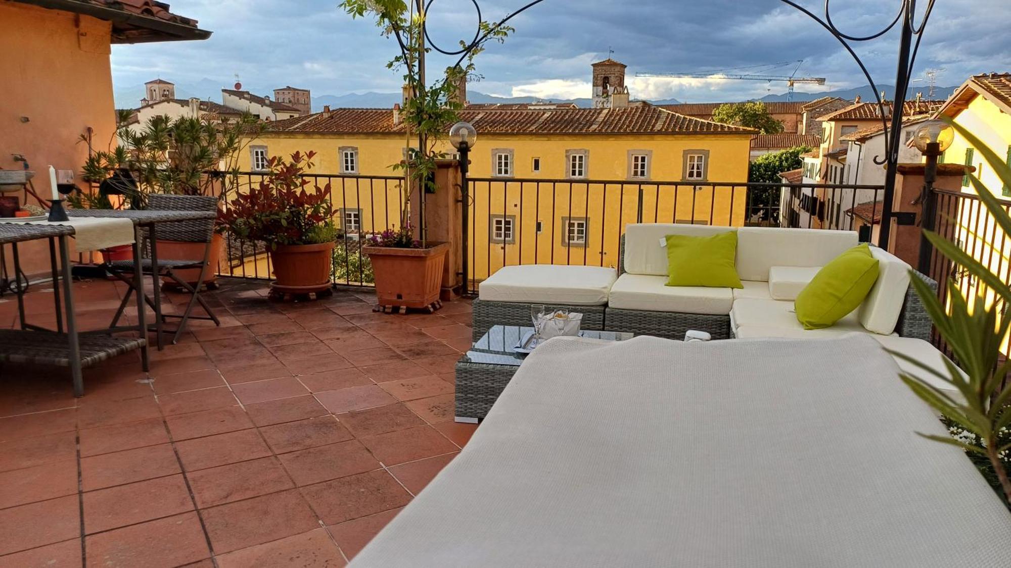 루카 La Terrazza Fra Le Torri 아파트 외부 사진